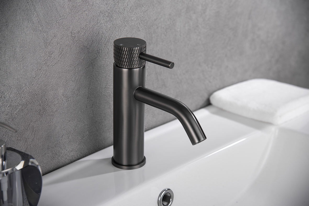 Ribbd wastafelkraan met coldstart gunmetal PVD - WDtegels