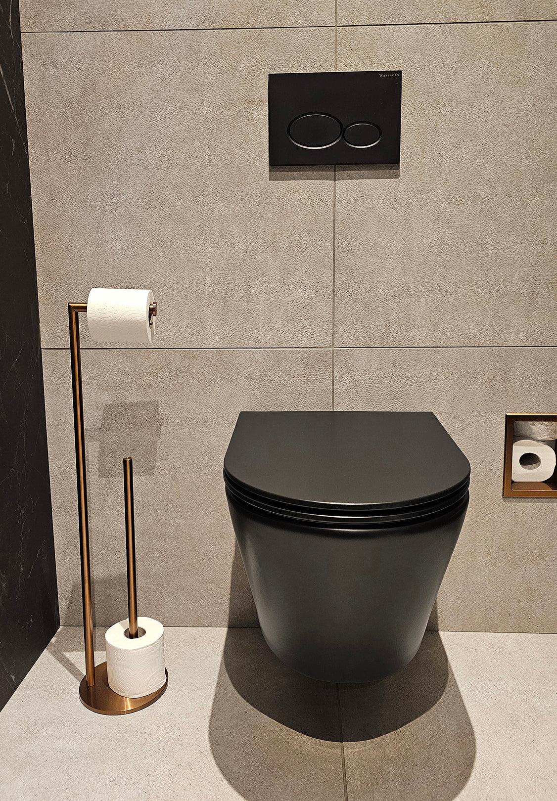 Alonzo toiletrolhouder met reserverolhouder vrijstaand geborsteld brons koper PVD - productfoto 2