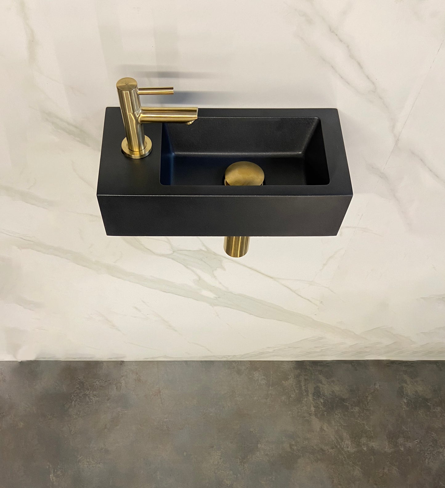 Fonteinset Rhea S mini met fontein links quartz, kraan, sifon en afvoerplug geborsteld messing - WDtegels