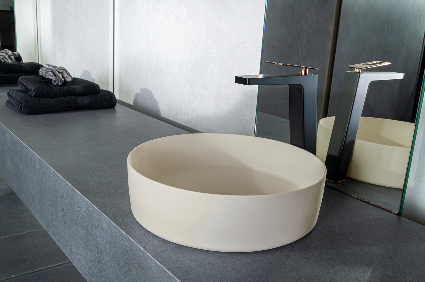 Lavabo de superficie sólida Tess beige